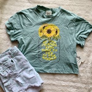 Dirtee Laundry Sunflower Cropped Tshirt SZ XS
